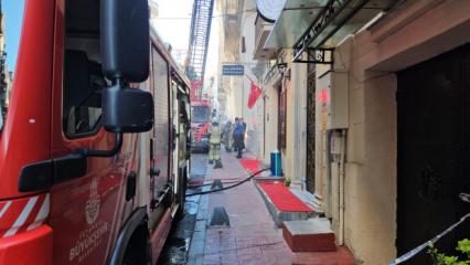 İstiklal Caddesi'nde alışveriş merkezinde yangın