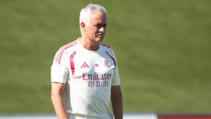 Jose Mourinho forvet transferi yaptı! Serbest kalma bedelini &ouml;dediler
