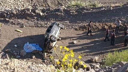 Otomobil dere yatağına devrildi: 3 kişi hayatını kaybetti