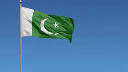 Pakistan'da facia! 3 katlı bina yerle bir oldu: Aynı aileden 11 &ouml;l&uuml;
