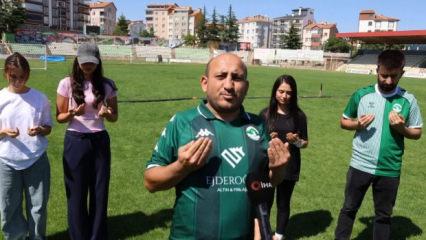Şampiyonluk i&ccedil;in toplandılar! Amigonun ettiği dua g&uuml;l&uuml;msetti