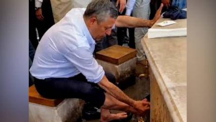 Abdest alan &Ouml;zg&uuml;r &Ouml;zel'in "orta &ccedil;ağ d&uuml;ş&uuml;ncesi" dediği g&ouml;r&uuml;nt&uuml;ler akıllara geldi