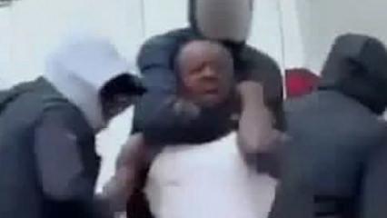 &Uuml;nl&uuml; futbolcu sokak ortasında silahla gasp edildi