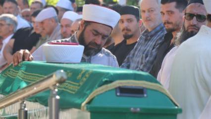 Vefat eden hafızın cenaze namazını imam olan babası kıldırdı