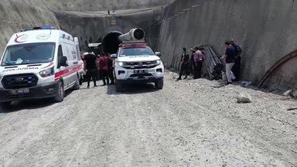 Adana&rsquo;da boru d&ouml;şeme &ccedil;alışmasında g&ouml;&ccedil;&uuml;k: 1 iş&ccedil;i hayatını kaybetti