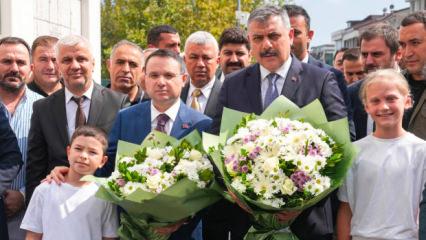 Bakan &Ccedil;ift&ccedil;i ve Bakan G&uuml;ler Esenyurt'ta esnaf ve vatandaşla bir araya geldi
