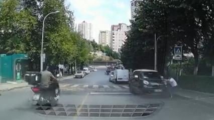 Başakşehir'de yokuşta kaymaya başlayan aracı elleriyle durdurdu!