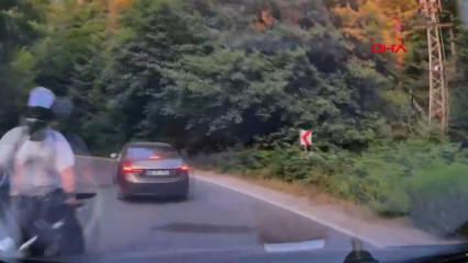 Bolu'da motosikletin otomobile &ccedil;arptığı kaza, ara&ccedil; i&ccedil;i kamerasında
