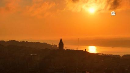 İstanbul'un harika g&uuml;n doğumu Galata Kulesi ile g&ouml;rsel ş&ouml;len oluşturdu