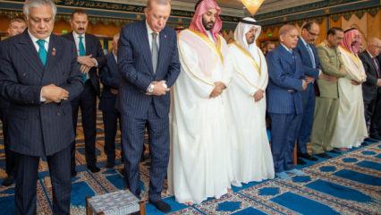 Cumhurbaşkanı Erdoğan, Mekke'de Selman ve Şerif ile cuma namazını kıldı