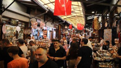 Kavurucu sıcaklar durduramadı! Gaziantep&rsquo;in Bakırcılar &Ccedil;arşısı doldu taştı