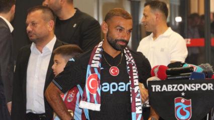 Mohamed Salah'ı taşıyan u&ccedil;ak Trabzon'a geldi! Binlerce taraftar karşıladı