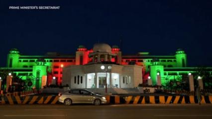 Pakistan'daki simge yapılar, T&uuml;rkiye, S.Arabistan ve Pakistan bayraklarıyla ışıklandırıldı