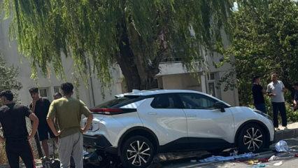 Park halindeki otomobile &ccedil;arpan motosikletteki 2 kişi &ouml;ld&uuml;