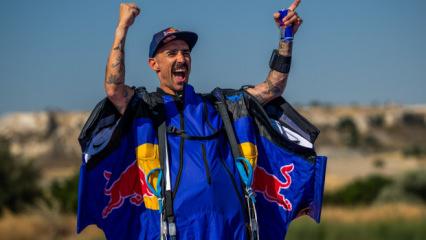 Red Bull sporcusu 200 km hızla slalom yaptı!