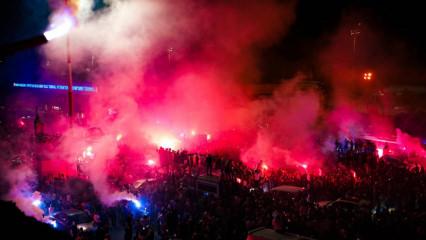 Trabzon alev alev! 25 bin kişi Salah'ı karşıladı
