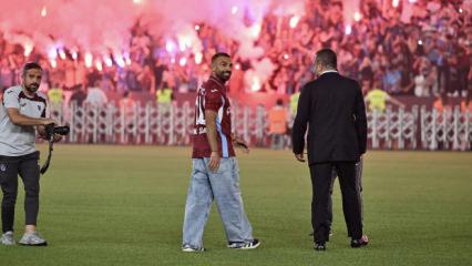 Trabzon'da tarihi akşam! Salah binlerce kişinin &ouml;n&uuml;nde imza atıyor