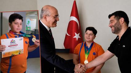 Singapur'da T&uuml;rkiye'yi gururlandıran birincilik: &Ouml;mer Selim'den b&uuml;y&uuml;k başarı
