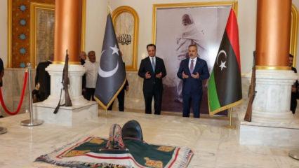 Bakan Fidan, Libya'nın milli kahramanı &Ouml;mer Muhtar&rsquo;ın mezarını ziyaret etti