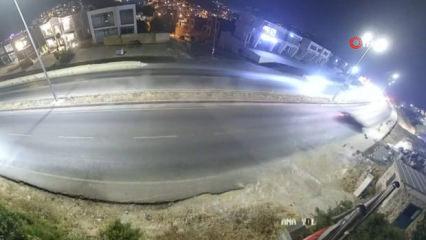 Aşırı s&uuml;ratli ara&ccedil; AVM'nin otoparkına u&ccedil;tu!