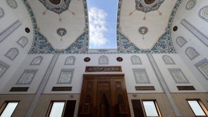 Bursa&rsquo;daki kubbesi a&ccedil;ılıp kapanan cami g&ouml;renleri hayran bırakıyor