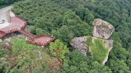 El ile koyulmuş gibi: Giresun'daki Gelin Kayası ziyaret&ccedil;ileri şaşırtıyor