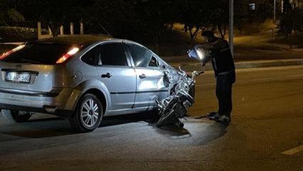 Motosiklet otomobile ok gibi saplandı: 1 &ouml;l&uuml;, 1 yaralı