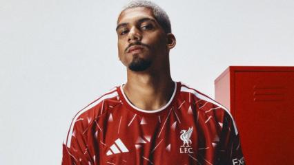 Liverpool Barcelona'dan transferini resmen a&ccedil;ıkladı