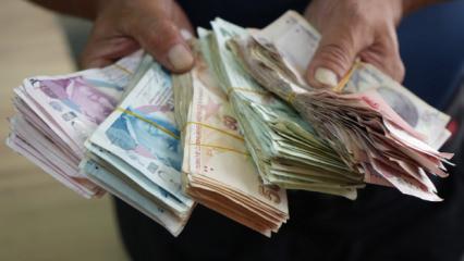 Dilencinin &uuml;zerinden &ccedil;ıkan paralar ekipleri şaşırttı