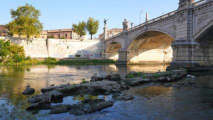 Roma&rsquo;da Tiber Nehri &ccedil;ekildi, 2 bin yıllık tarih ortaya &ccedil;ıktı!