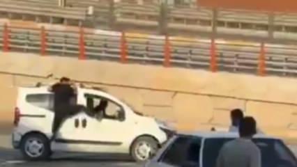 Şanlıurfa'da dehşet anları: Hareket halindeki araca tutunup kardeşiyle kavga etti
