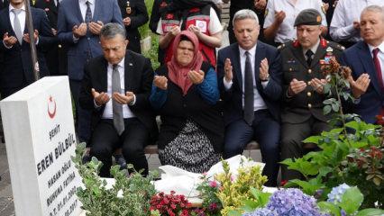 Şehit Eren B&uuml;lb&uuml;l, kabri başında anıldı