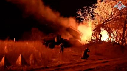 Ukrayna-Rusya savaşında feci g&ouml;r&uuml;nt&uuml;ler! Tonlarca bomba yağdı. 1320 asker kaybı!