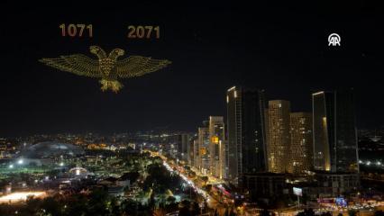 Y&uuml;zlerce dron geceyi aydınlattı: Tarihi mitingde g&ouml;rsel ş&ouml;len