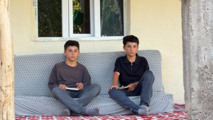 Hakkari'de gururlandıran başarı! İkizler, tek odalı evde fen lisesi kazandı