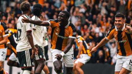 Hull City Premier Lig'e muhteşem başladı! MANU'yu s&uuml;p&uuml;rd&uuml;ler