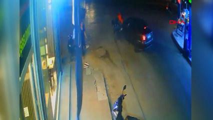 Adana'da dehşet anı: Otomobil ile &ccedil;arpışan motosikletteki 2 kişi yola savruldu