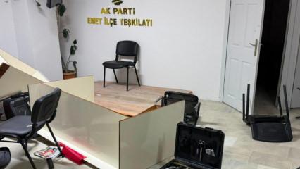 AK Parti Emet İl&ccedil;e Başkanlığı binasına saldırı