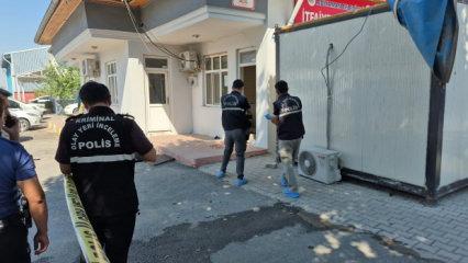 Belediye bah&ccedil;esinde silah sesleri! 3 kişi vuruldu