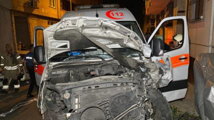 Hasta taşıyan ambulans ile otomobil &ccedil;arpıştı: 3 yaralı