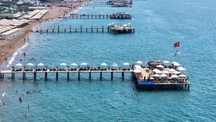 Antalya yine rekora koştu: 10 milyon turist barajı ge&ccedil;ildi