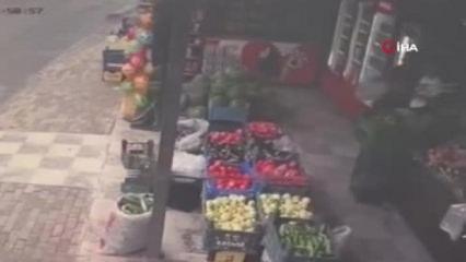 Kontrolden &ccedil;ıkan minib&uuml;s evin bah&ccedil;esine u&ccedil;tu: Dehşet anları kamerada