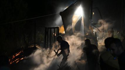 Mezarlıkta korkutan yangın! &Ccedil;ok sayıda ekip sevk edildi