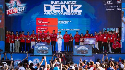 TEKNOFEST Mavi Vatan coşkusu G&ouml;lc&uuml;k'te g&ouml;rkemli &ouml;d&uuml;l t&ouml;reniyle ta&ccedil;landı
