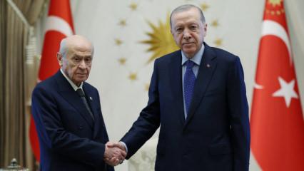 T&uuml;rkiye'de tarihi d&ouml;n&uuml;m noktası! MHP'den Erdoğan ve Bah&ccedil;eli mesajı...