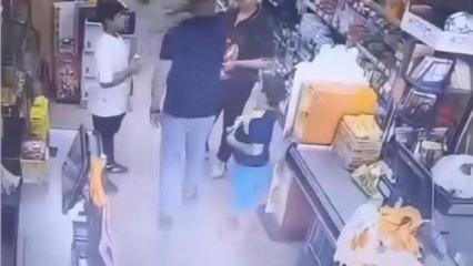 Markette paketleri yırtan &ccedil;ocuğu uyardığı i&ccedil;in darbedildi