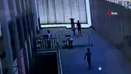 4 yaşındaki &ccedil;ocuğun &uuml;zerine devrildi! Aile okuldan şikayet&ccedil;i oldu