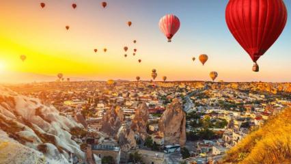 Avrupa&rsquo;nın en iyi kış tatili rotaları belli oldu: İlk sırada T&uuml;rkiye&rsquo;den Kapadokya var