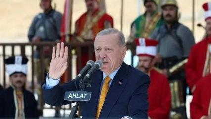 Cumhurbaşkanı Erdoğan'dan Ahlat'ta Ter&ouml;rs&uuml;z T&uuml;rkiye mesajı: 'Kan t&uuml;ccarları kaybedecek'