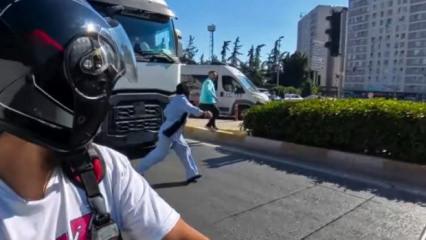 Esenyurt'ta faciadan d&ouml;n&uuml;ld&uuml;: Tırın altında kalmaktan son anda kurtuldu